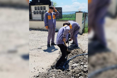 Qusar: Şagirdlər şəhid bulağını su ilə təmin ediblər