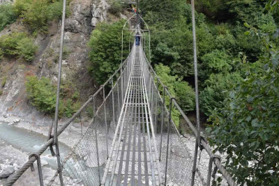 İsmayıllıya gələn qonaqlar asma körpüyə üz tuturlar