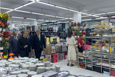 Quba: İcra başçısı yeni açılan ticarət mərkəzində olub