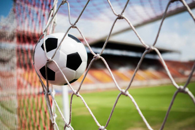 Futbol: Aşağı Ləgər yarımfinaldadır