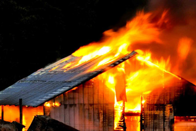 Xaçmaz: 325 kv.m olan tövlədə yanğın baş verib