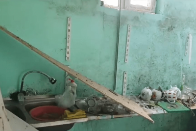 Xaçmazda ağac kafenin üstünə aşıb: xəsarət alan var