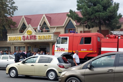 Qubada şadlıq sarayında yanğın