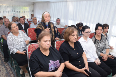 İcra başçısı Əski İqrığ sakinlərini dinləyib