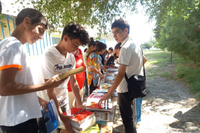 Şabranda gənclərə kitablar hədiyyə olunub