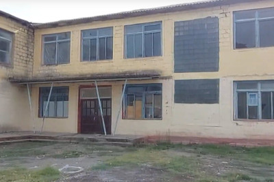 Siyəzəndə 400 şagirdin oxuduğu məktəb bağlanıb