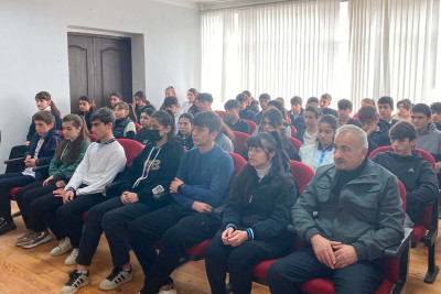 Qusar polisi məktəblilərlə görüşüb