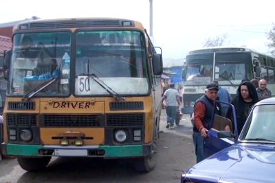 Qiymət artsa da, keyfiyyət eyni qalıb: İsmayıllıda toz basmış avtobuslar sakinləri təngə gətirib