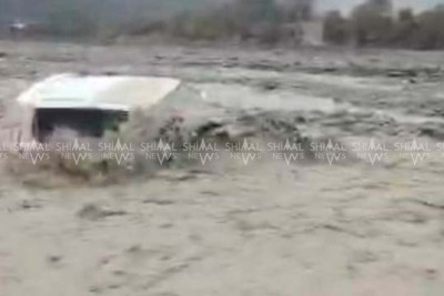 Qubada çayı keçmək istəyən avtomobili sel aparıb - VİDEO