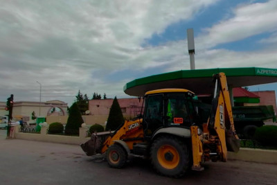 Xaçmazda sürücülər və piyadalar yolda təhlükə yaşayır