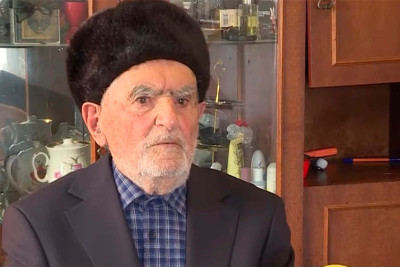 Yüz yaşlı Bəyəli kişi: “Səhərlər balla kərə yağı yeyirəm”