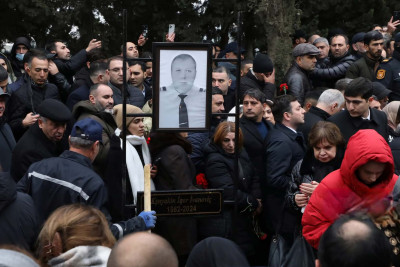 Təyyarə qəzasında həlak olan ekipaj üzvlərinin dəfn mərasimi keçirilir