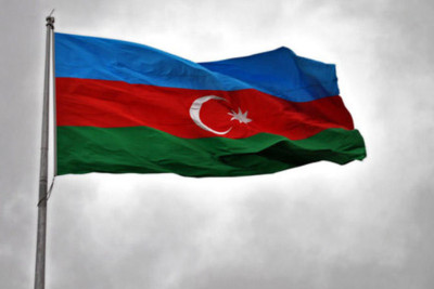 Kazak Sergeyin ən dəyərli eksponatı: Azərbaycan bayrağı