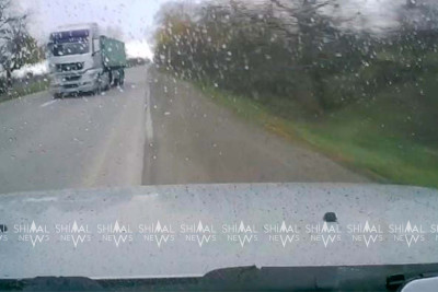 Şabranda yük maşını təhlükə yaratdı - VİDEO