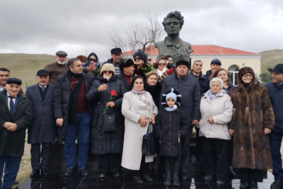 Müşfiqsevərlər Xızıda nakam şairin xatirəsini anıblar