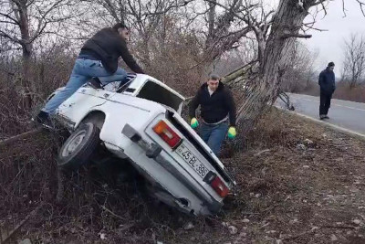 Oğuzda qəza olub iki nəfər yaralanıb - FOTO