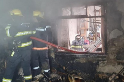 Şabranda 8 otaqlı ev yandı