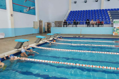 Qusarda uşaqlar üzgüçülüyə həvəsləndirilir