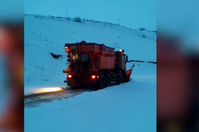 AAYDA: Gecə boyu və səhər yollar qar və buzdan təmizlənib - VİDEO