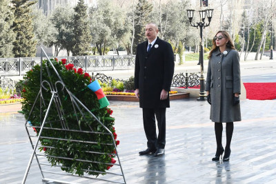 Prezident və xanımı Xocalı soyqırımı abidəsini ziyarət ediblər