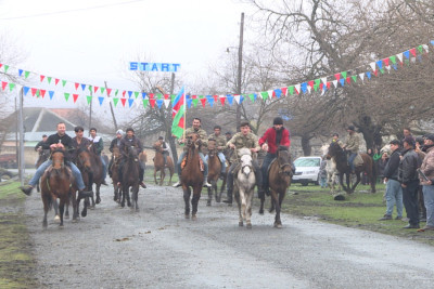 Burada at yarışları el bayramına çevrilir