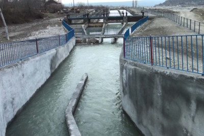 İsmayıllıda su kanalı təmir edilir