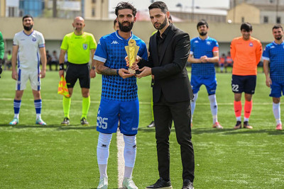 "Qusar"ın futbolçusuna mükafat verildi