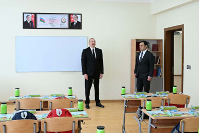 Prezident İsmayıllıda liseyin açılışında iştirak edib