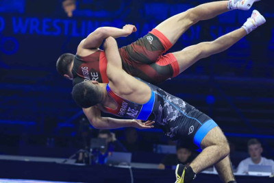 İki güləşçimiz Avropa çempionatının finalına yüksəldi