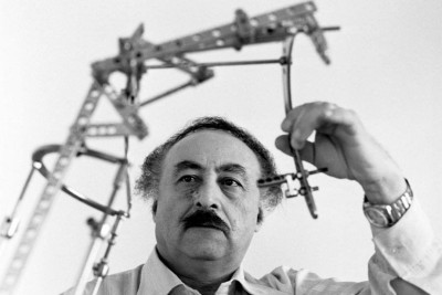 Ortopediyada inqilab edən qusarlı həkim