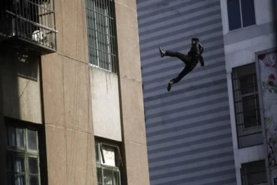 Xaçmaz sakini 18-ci mərtəbədən yıxılıb öldü