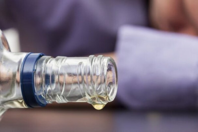 Oğuza qona gələn qadın sirkə turşusundan öldü