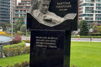 İstanbulda Bəxtiyar Vahabzadənin büstünün açılışı oldu 