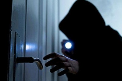 Kəndlinin evi qarət olundu, əmisi oğlu həbs olundu 