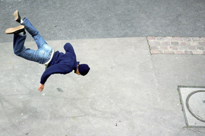 Qaxda "Azərişıq" əməkdaşı dirəkdən yıxıldı