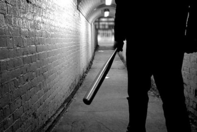 Evə görə qardaşını armaturla döydü