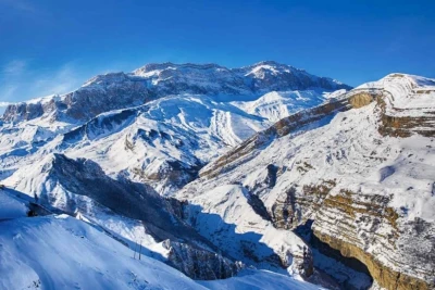 Şimal səhəri ağ örpəyə bürünərək açdı