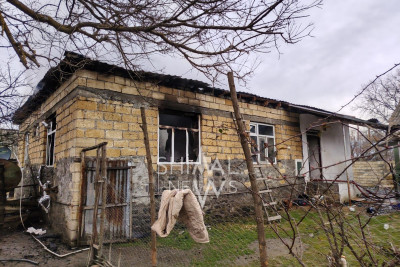 Qaxda ev yanıb