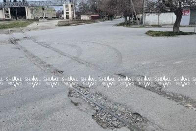Xaçmazda asfaltın ortasında unudulan relslər
