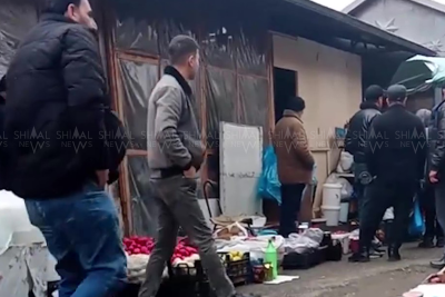 Quba bazarında qadının açıq-saçıq geyimi qalmaqal yaratdı - VİDEO