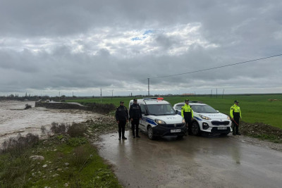 Ağsuda sel suları yol hərəkətinə məhdudiyyət yaradıb
