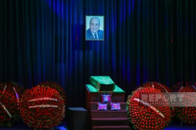 İlham Əliyev və Mehriban Əliyeva Rasim Balayevlə vida mərasiminə əklil göndəriblər