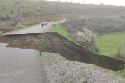 Qusarda 21 kəndin yolu çökdü – VİDEO