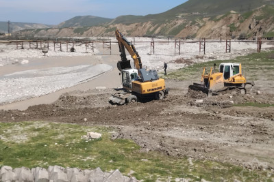 Siyəzəndə selin uçurduğu körpüyə alternativ yol çəkilir