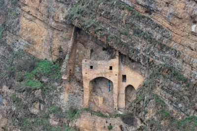 Zaqatalada Pəri Qalası təhlükədə: Turist axını yoxsa vandalizm dalğası?