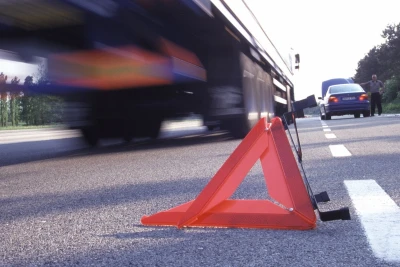 Bakı-Quba yolunda maşın arakəsmələrə çırpıldı