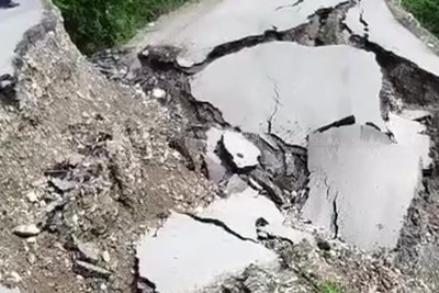 Qubada Yuxarı Tüləkəran yolunda sürüşmə davam edir