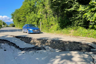 Qubada kənd yolu çökdü: avtomobillərin hərəkəti mümkünsüz oldu