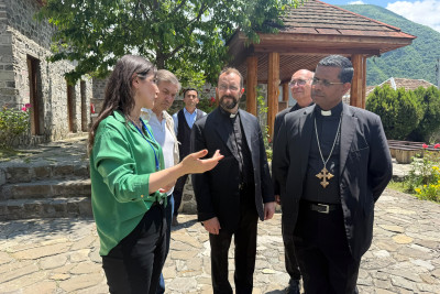 Kardinal Corc Kuvakad Şəkidə tarixi abidələri ziyarət edib