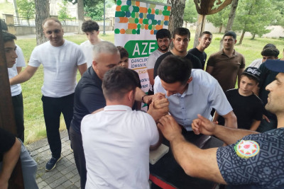 Oğuzda qol güləşi turniri keçirilib